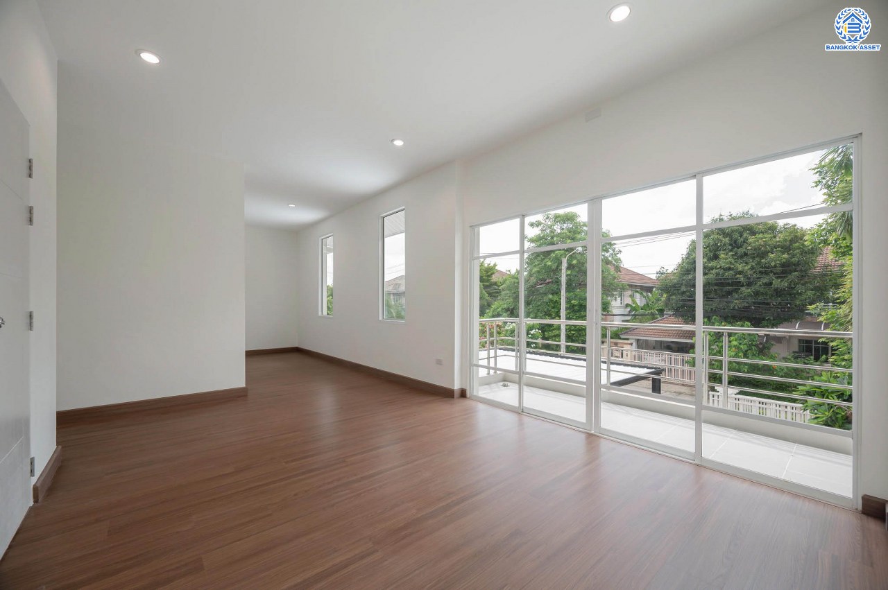 บ้านมือสองตกแต่งใหม่ โครงการ สิทธารมย์รีเจนท์ ลาดพร้าว101 เนื้อที่ 75.3 ตร.ว. ฟังก์ชันรวม 3 ห้องนอน 3 ห้องน้ำ 1 ห้องอเนกประสงค์ จอดรถได้ 2 คัน กว้างขวาง พร้อมทุกการใช้งาน บนทำเลใจกลางเมือง เชื่อมต่อทั้ง ถนนนวมินทร์, ถนนนวลจันทร์, ถ.ลาดพร้าว, ถ.รามอินทรา ใกล้ The Walk เกษตรนวมินทร์ และทางด่วนรามอินทรา...